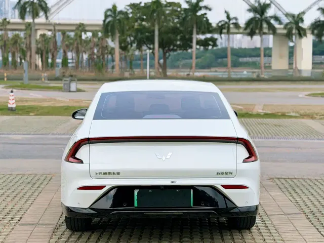 Wuling Starlight — Фото автомобиля 5