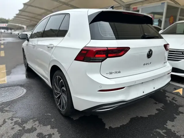 Volkswagen Golf — Фото автомобиля 14