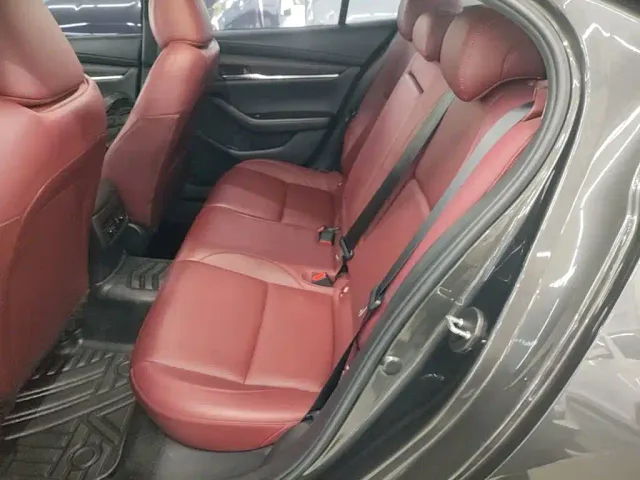 Mazda Axela — Фото автомобиля 16
