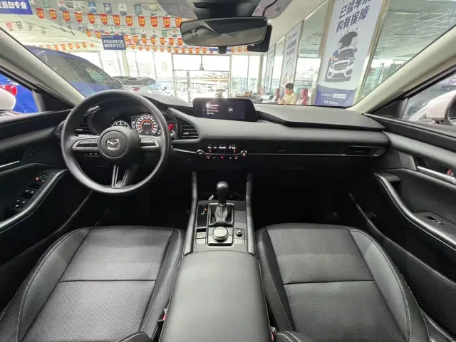 Mazda Axela — Фото автомобиля 9