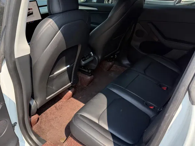 Tesla Model Y — Фото автомобиля 8