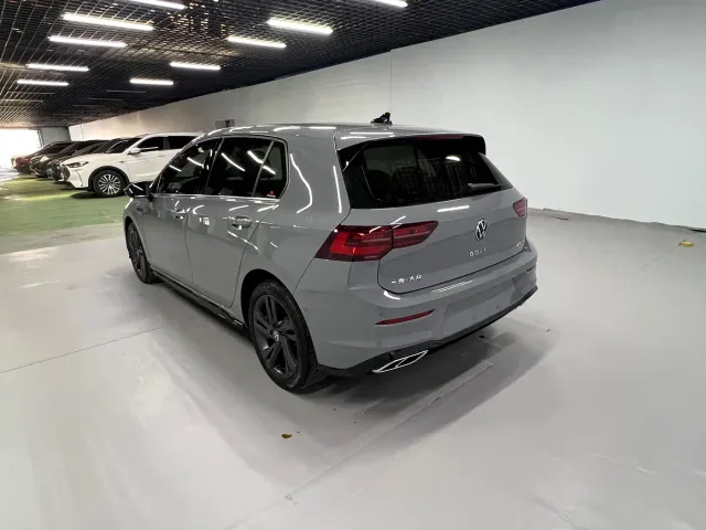 Volkswagen Golf — Фото автомобиля 28