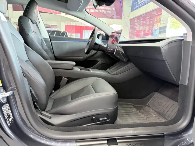Tesla Model 3 — Фото автомобиля 18