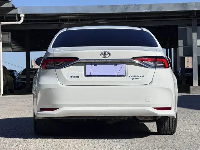 Toyota Corolla — Фото автомобиля 12