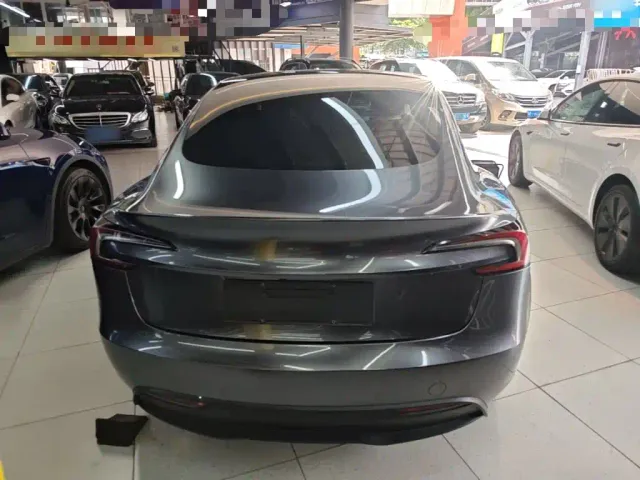 Tesla Model 3 — Фото автомобиля 5