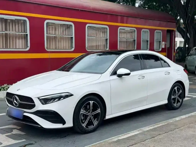 Фотография автомобиля — Mercedes-Benz A-Class