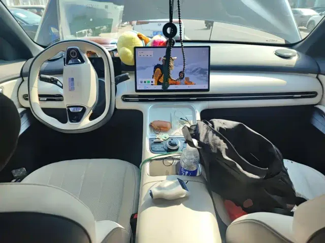 Geely Galaxy Starship 7 EM-i — Фото автомобиля 5