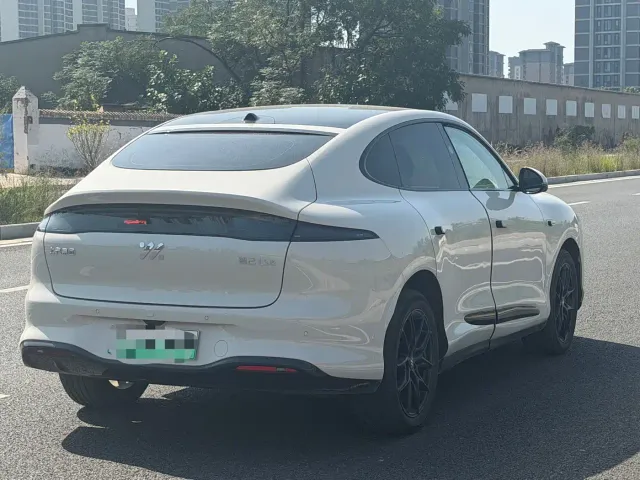 IM Motors LS6 — Фото автомобиля 9