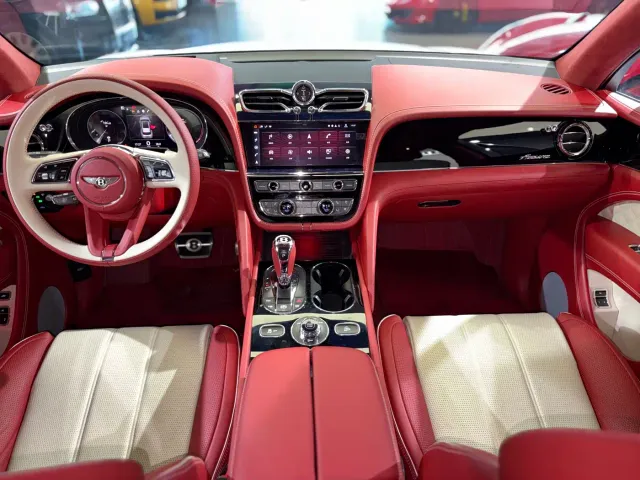 Bentley Bentayga — Фото автомобиля 20