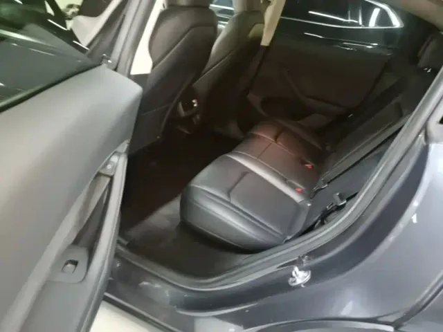 Tesla Model Y — Фото автомобиля 16