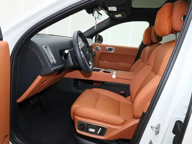 Li Auto L7 — Фото автомобиля 14