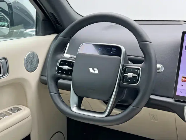 Li Auto L8 — Фото автомобиля 23