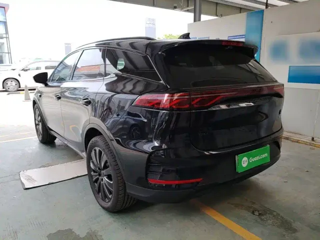 BYD Tang — Фото автомобиля 4