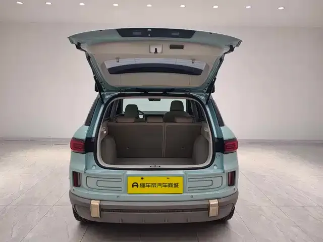 Geely ICON — Фото автомобиля 12