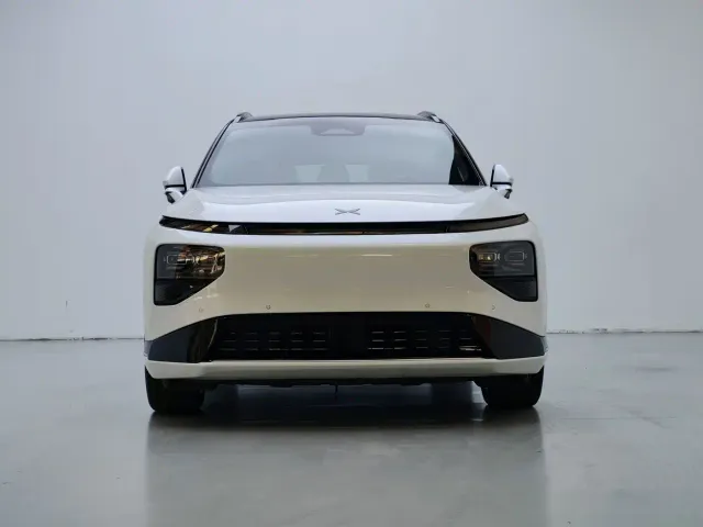 Xpeng G9 — Фото автомобиля 2