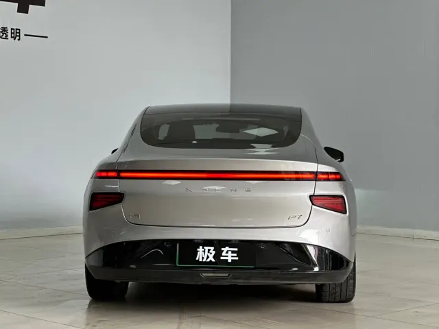 Xpeng P7 — Фото автомобиля 10
