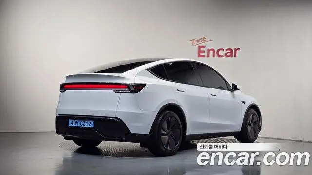 Tesla Model Y — Фото автомобиля 2