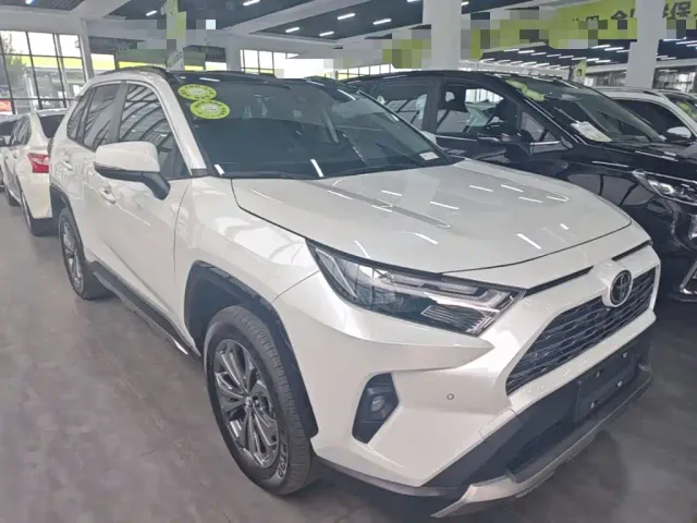 Toyota RAV4 — Фото автомобиля 3