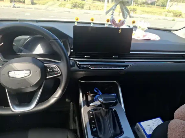 Geely Emgrand — Фото автомобиля 13