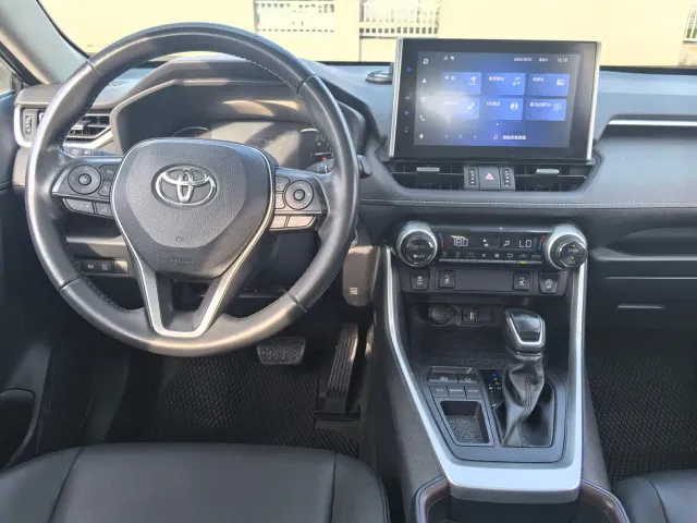 Toyota RAV4 — Фото автомобиля 9