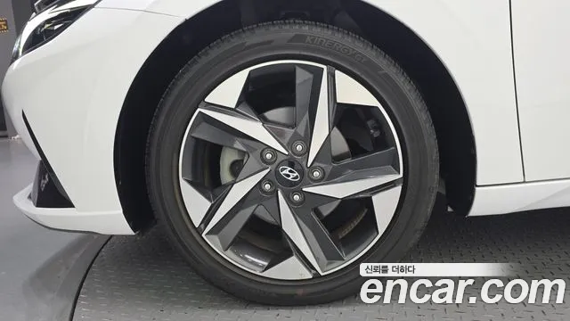 Hyundai Avante CN7 — Фото автомобиля 5