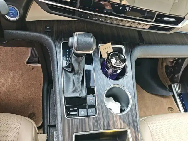 Toyota Granvia — Фото автомобиля 13