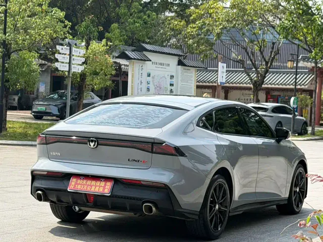 Changan UNI-V — Фото автомобиля 7