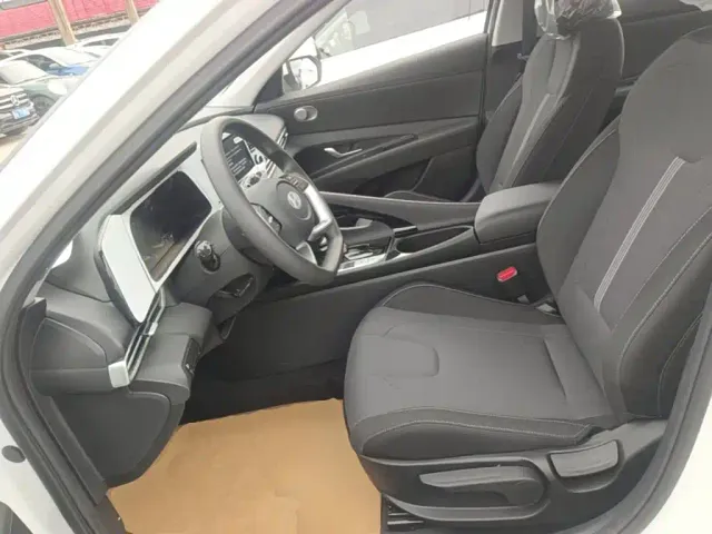 Hyundai Elantra — Фото автомобиля 14
