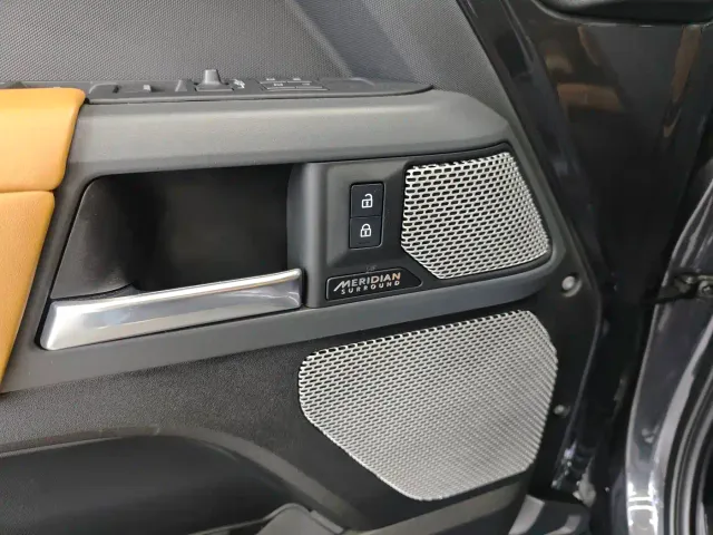 Land Rover Defender — Фото автомобиля 20