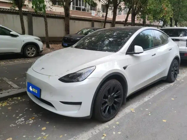 Фотография автомобиля — Tesla Model Y
