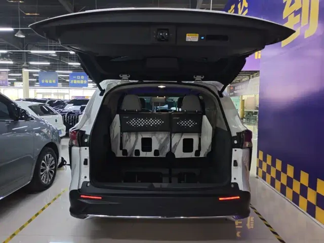 Toyota Granvia — Фото автомобиля 18