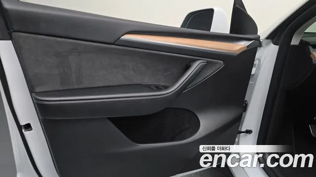 Tesla Model Y — Фото автомобиля 24