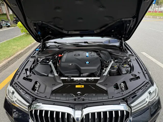 BMW 5 Series — Фото автомобиля 17