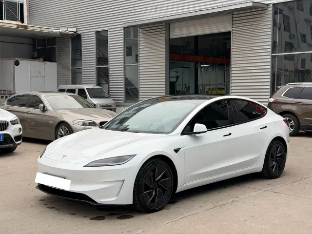 Фотография автомобиля — Tesla Model 3