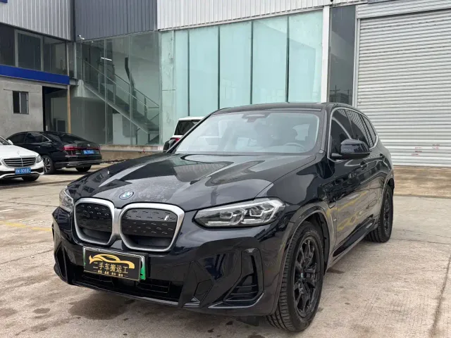 Фотография автомобиля — BMW iX3