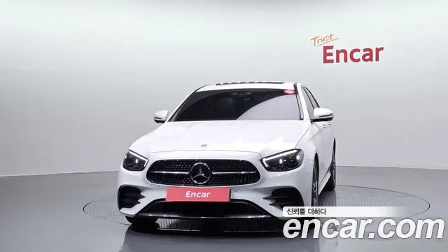 Mercedes-Benz E-Class — Фото автомобиля 3
