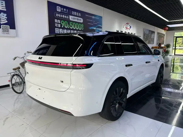 Li Auto L6 — Фото автомобиля 9
