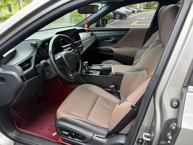 Lexus ES — Фото автомобиля 8