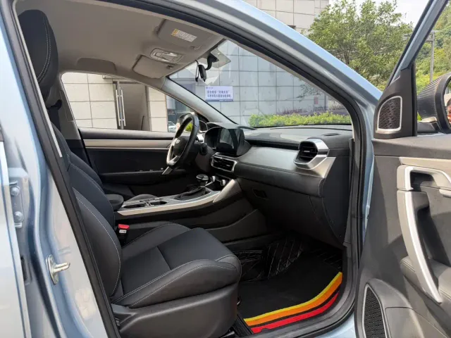 Geely Binyue — Фото автомобиля 11