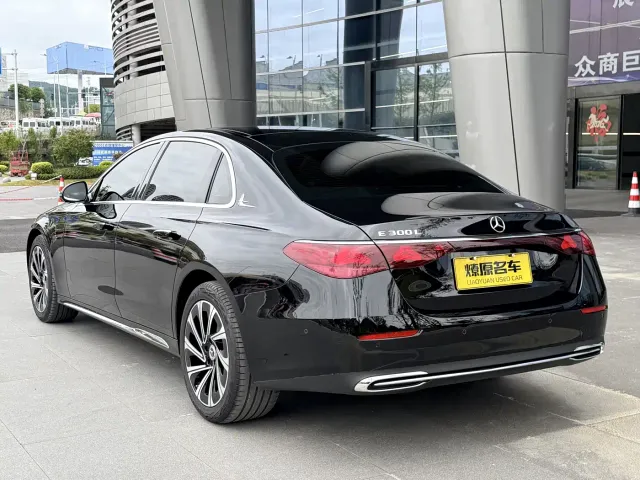 Mercedes-Benz E-Class — Фото автомобиля 5