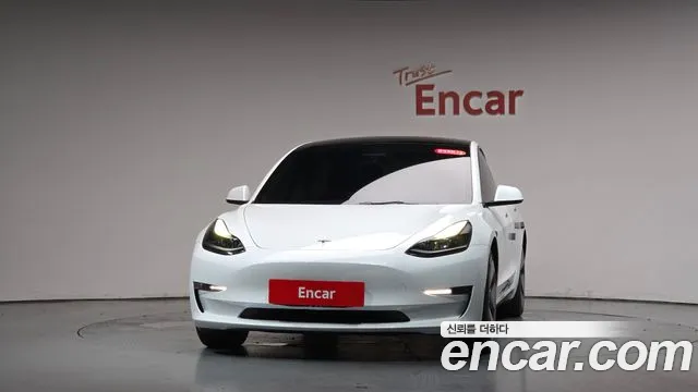 Фотография автомобиля — Tesla Model 3