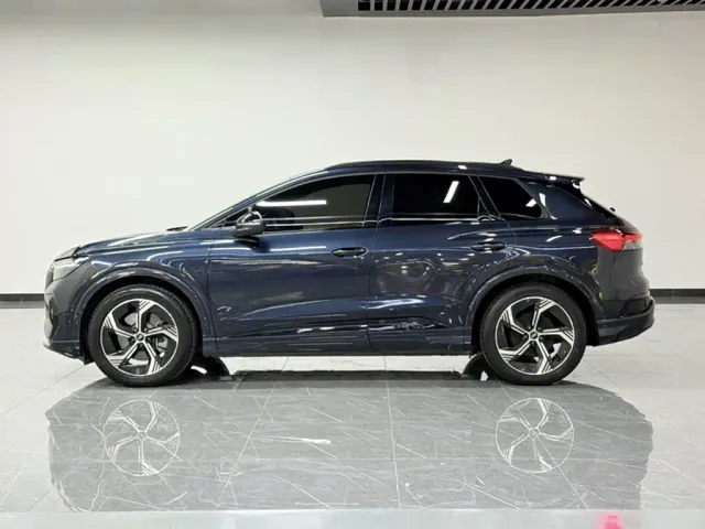 Audi Q4 e-tron — Фото автомобиля 3