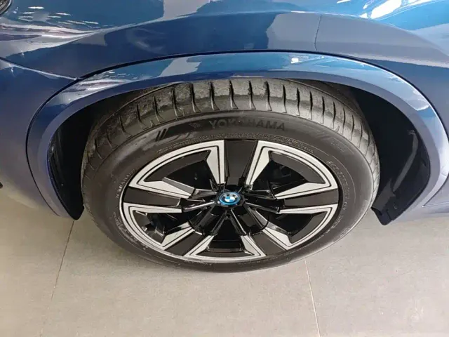 BMW iX3 — Фото автомобиля 22