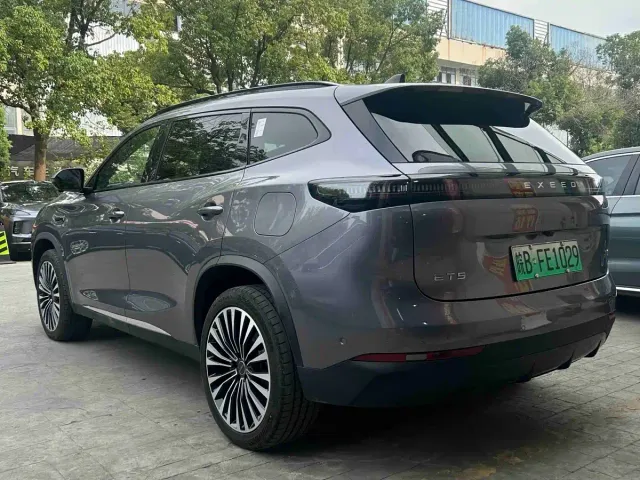 Exeed Starway E05 — Фото автомобиля 12