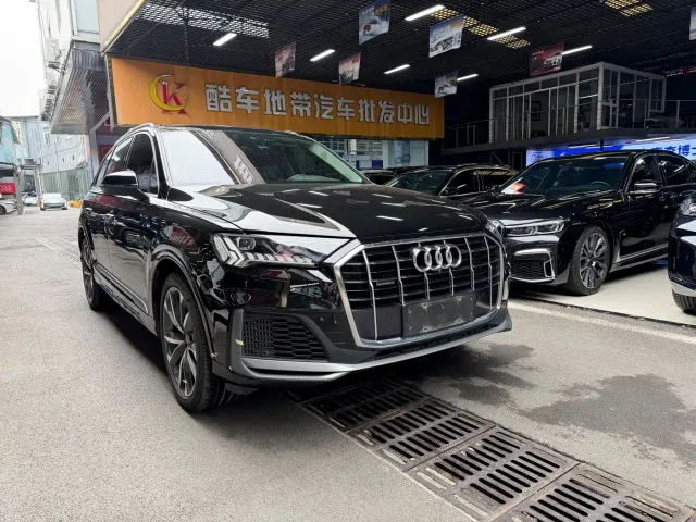Audi Q7 — Фото автомобиля 3