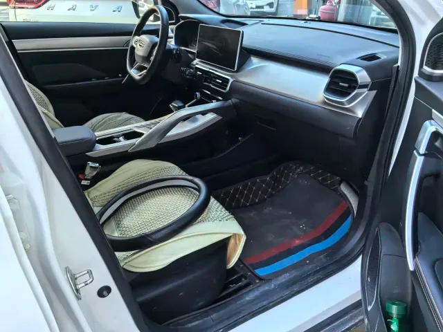 Geely Binyue — Фото автомобиля 10