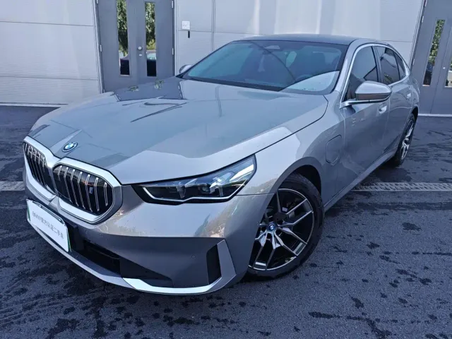 Фотография автомобиля — BMW i5