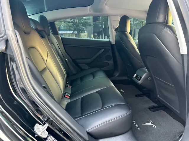 Tesla Model 3 — Фото автомобиля 8