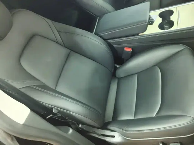 Tesla Model Y — Фото автомобиля 24