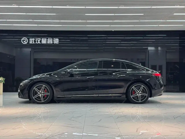 Mercedes-Benz EQE AMG — Фото автомобиля 3